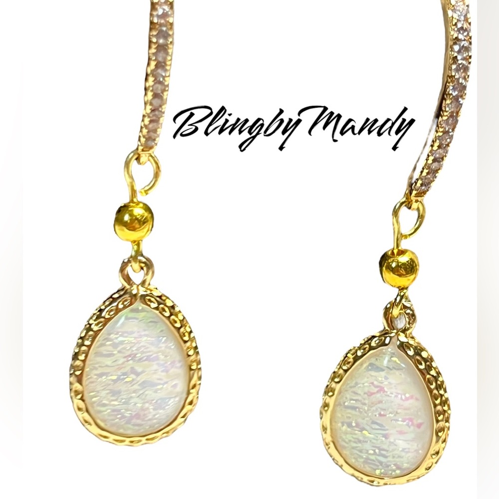Beautiful drop dangle earrings in rhinestone with opal like stone